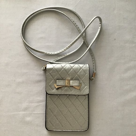 ❌SOLD❌. Silver Crossbody Purse Wallet Wris… - Picture 1 of 3